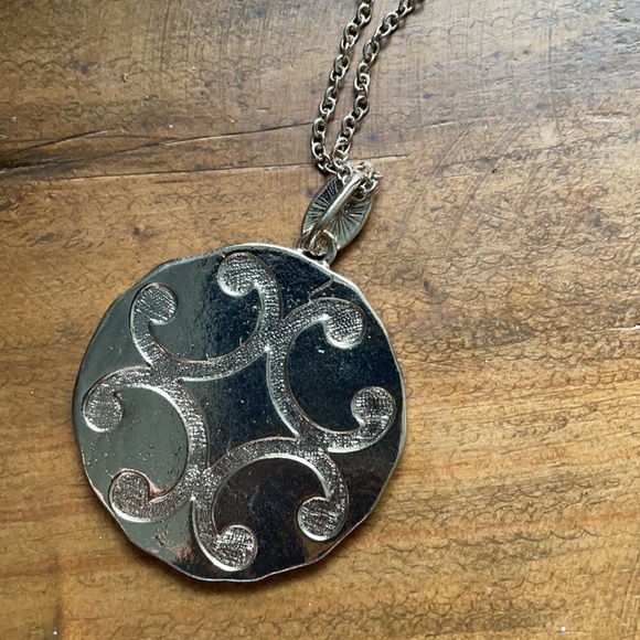 Purple/gold medallion necklace - Picture 3 of 7